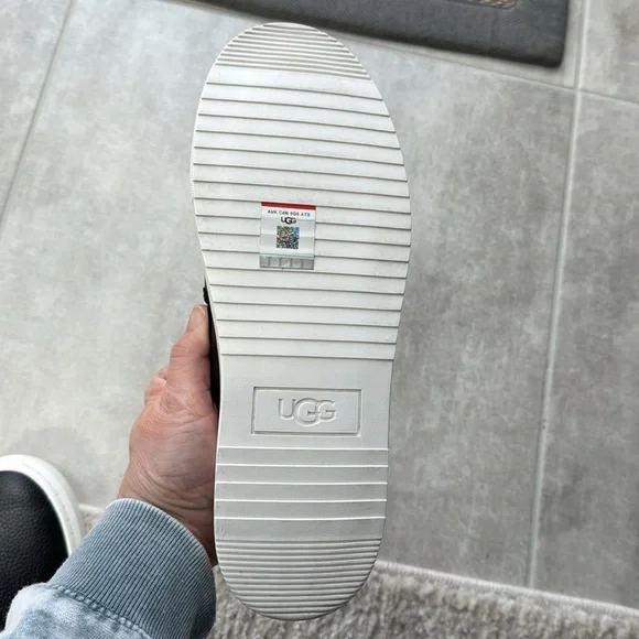 New Without Tags UGG Black Leather Alameda Slip-On Sneakers (Women’s) - Size 8.5 - Picture 8 of 11